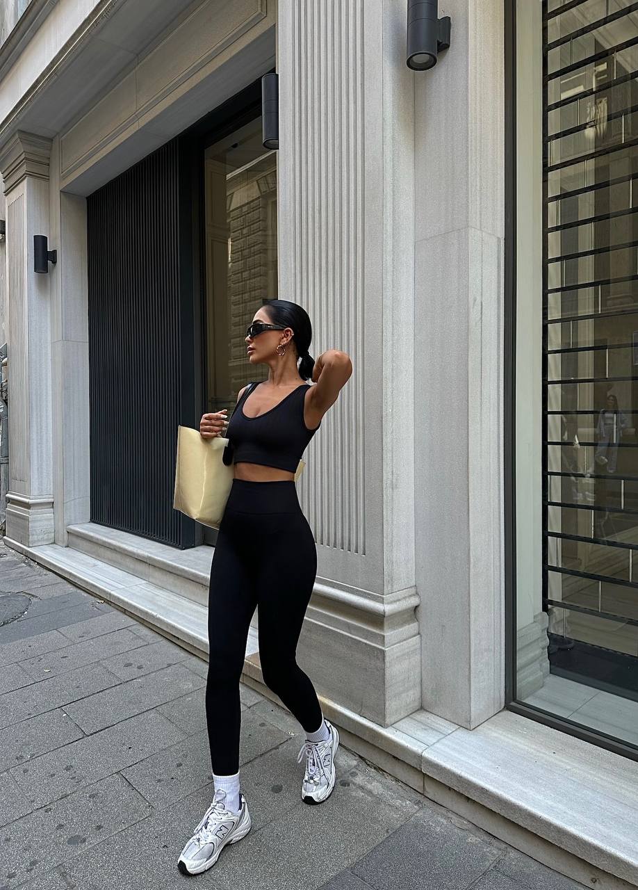 The Sleek Sculpted Activewear Set – 1068