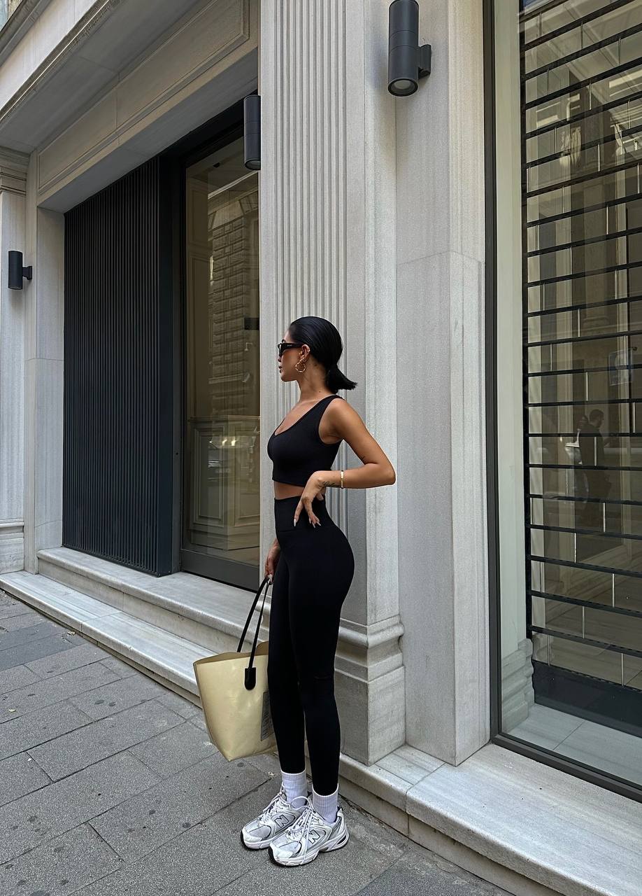 The Sleek Sculpted Activewear Set – 1068