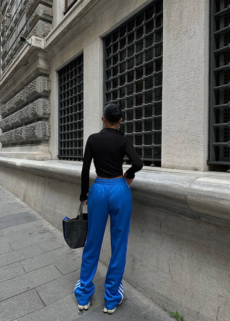 The Luxe Zip-Up Crop Top – 1049