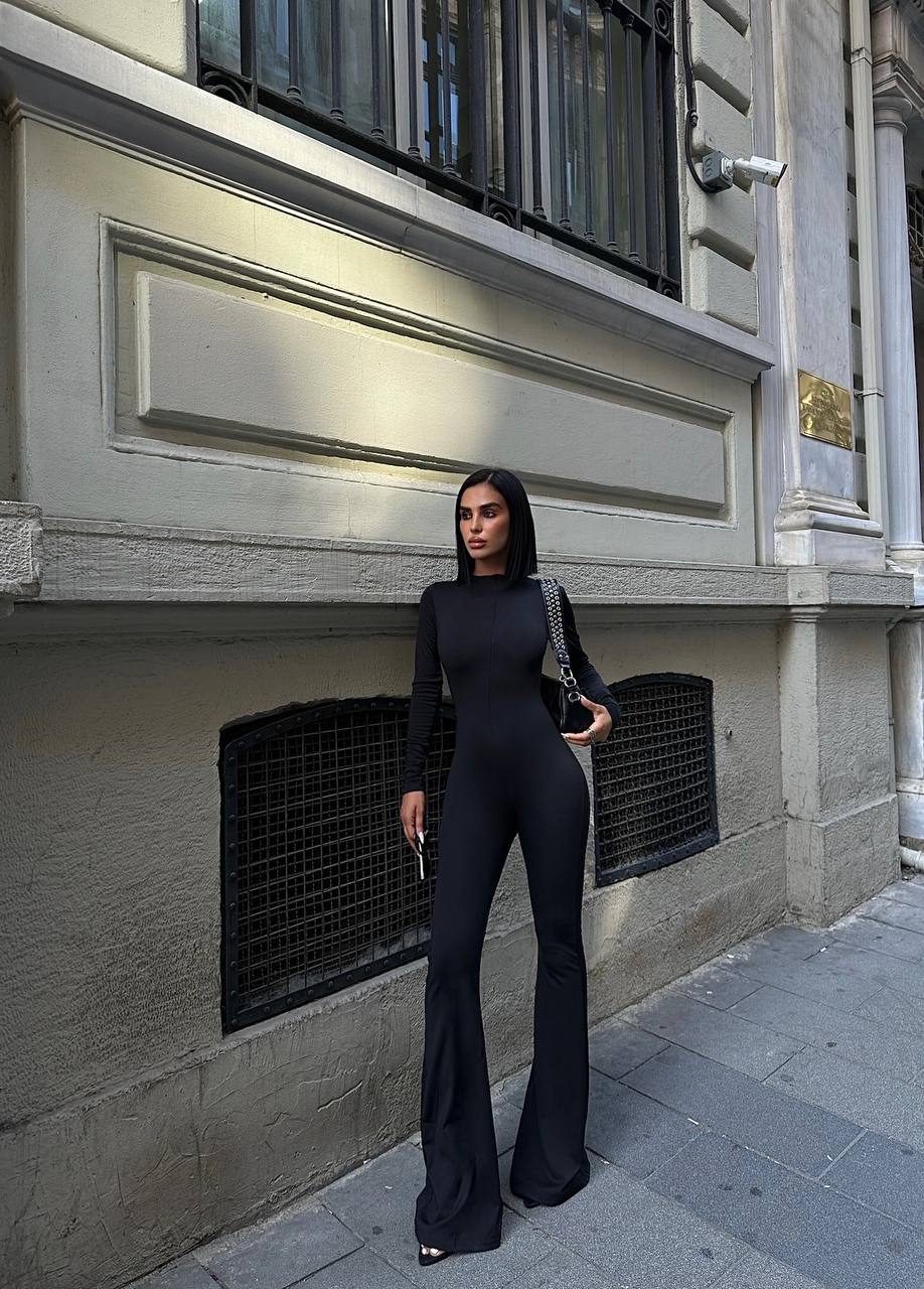 The Noir Elegant Jumpsui Classic Sophistication - 1062