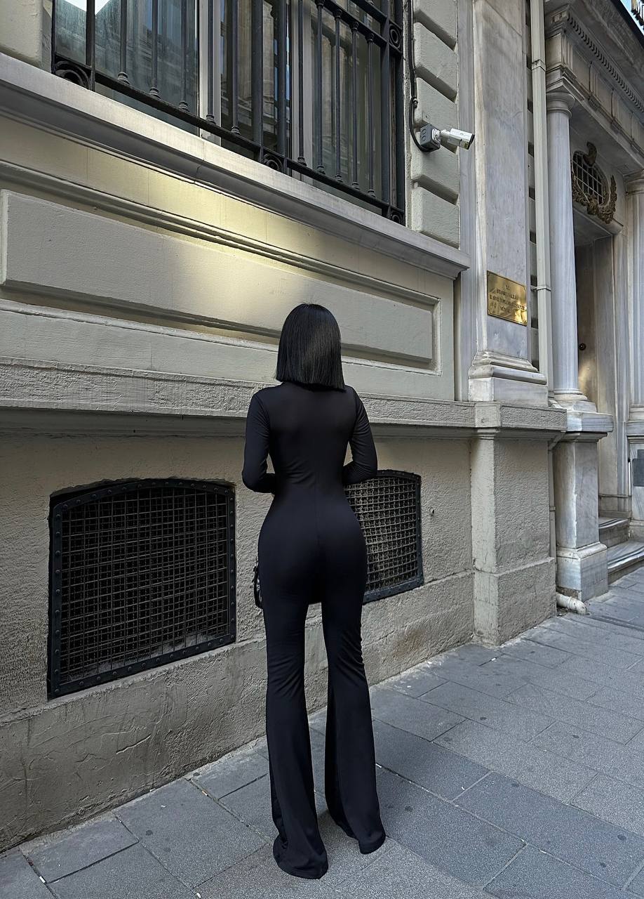 The Noir Elegant Jumpsui Classic Sophistication - 1062