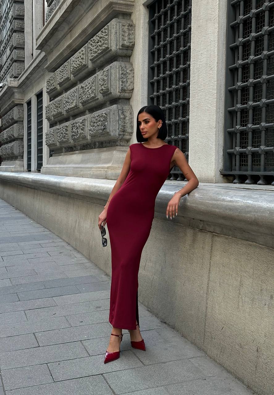 Sculpted Elegance Open-Back Maxi Dress - 1187