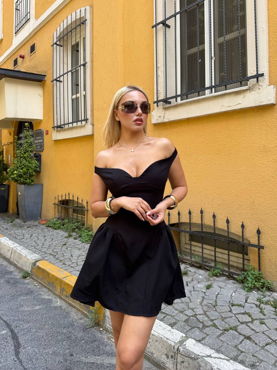 The Bella Sweetheart Off-Shoulder Mini Dress – 1216