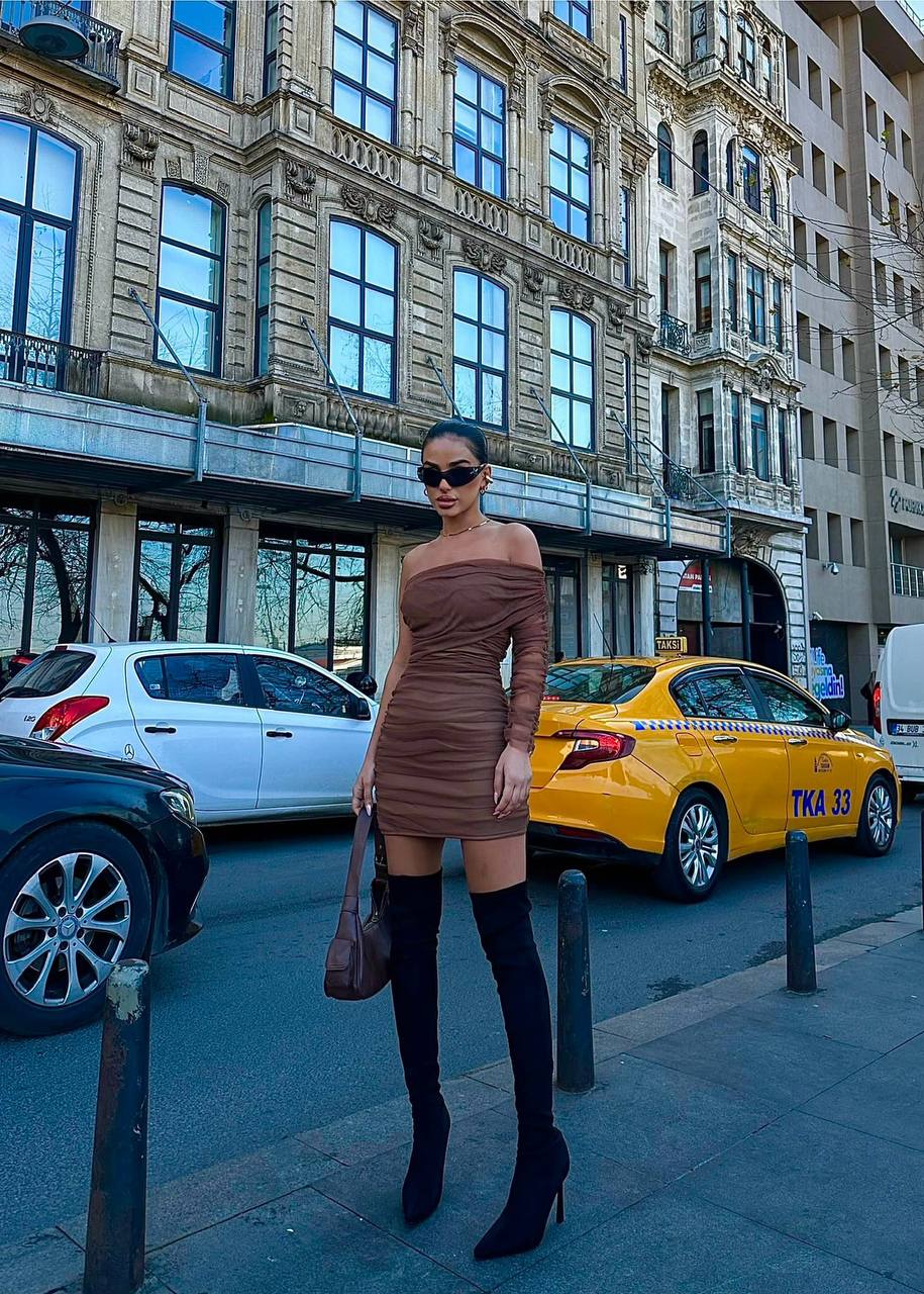 The Noir & Emerald One-Sleeve Ruched Mini Dress – 1081