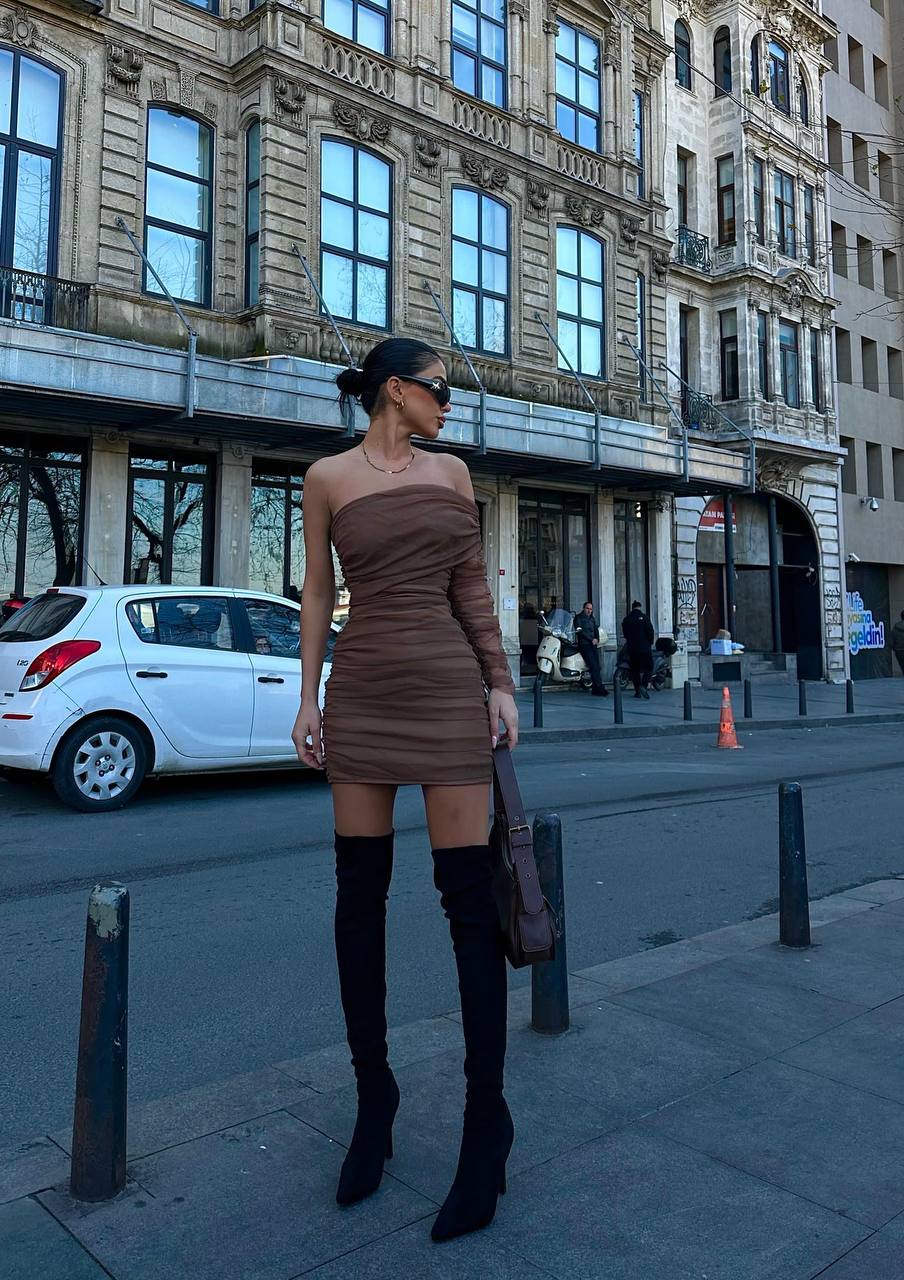 The Noir & Emerald One-Sleeve Ruched Mini Dress – 1081