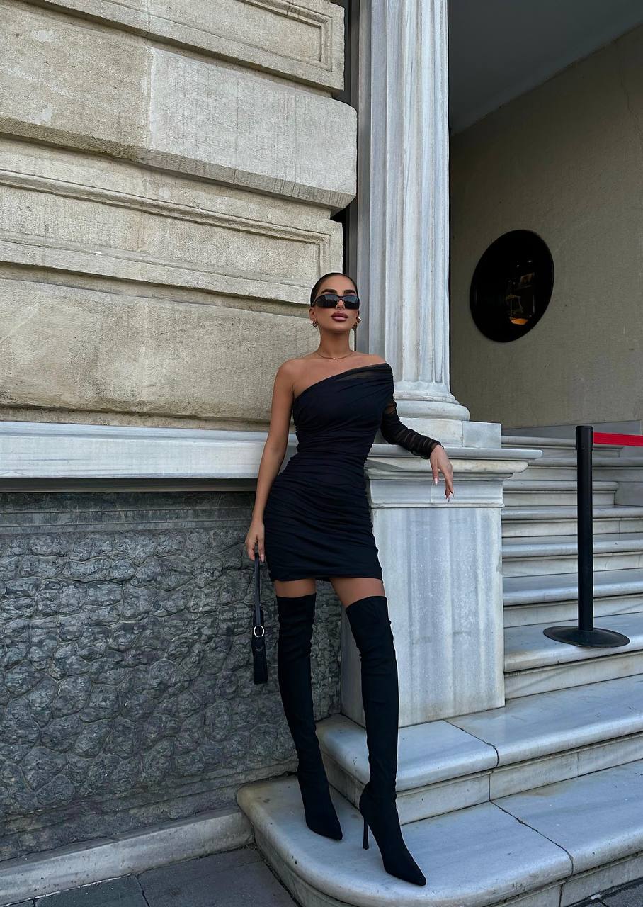 The Noir & Emerald One-Sleeve Ruched Mini Dress – 1081