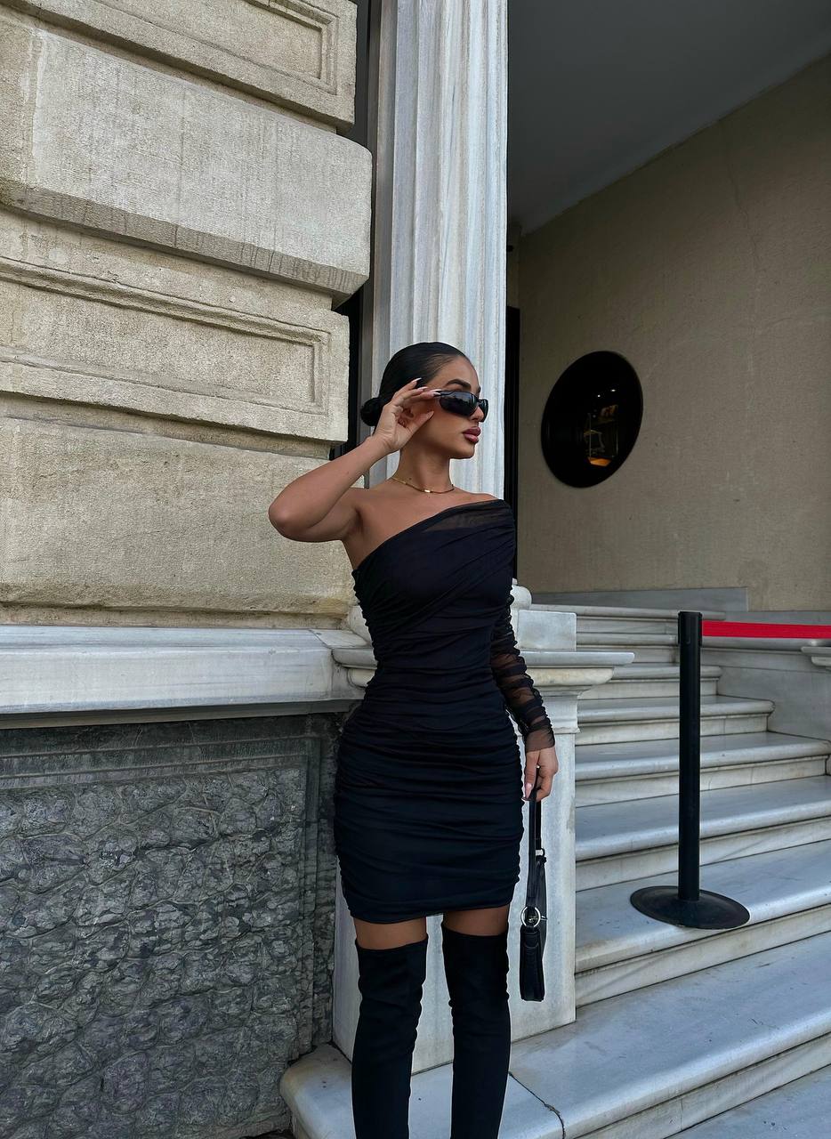 The Noir & Emerald One-Sleeve Ruched Mini Dress – 1081