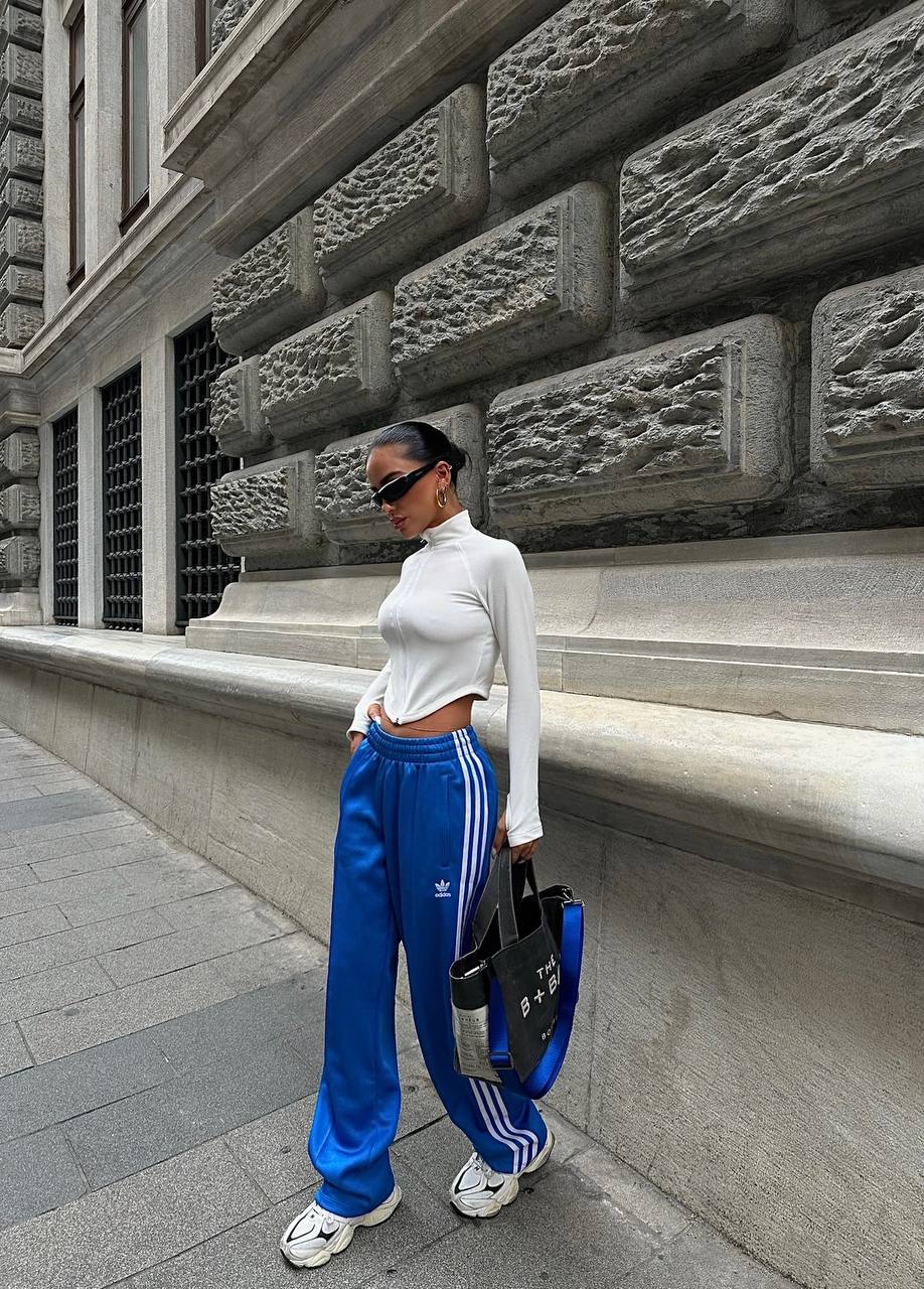 The Luxe Zip-Up Crop Top – 1049