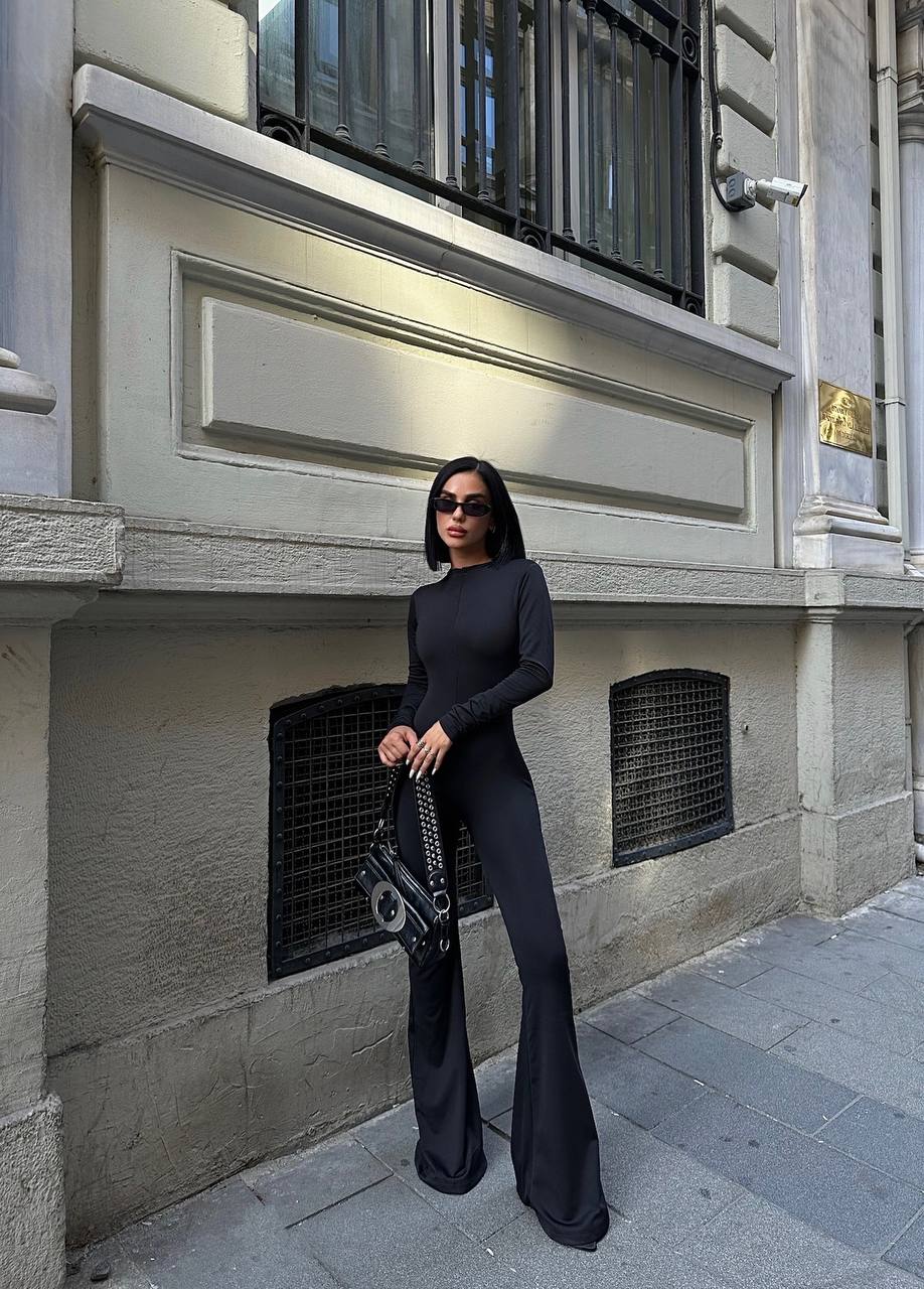 The Noir Elegant Jumpsui Classic Sophistication - 1062