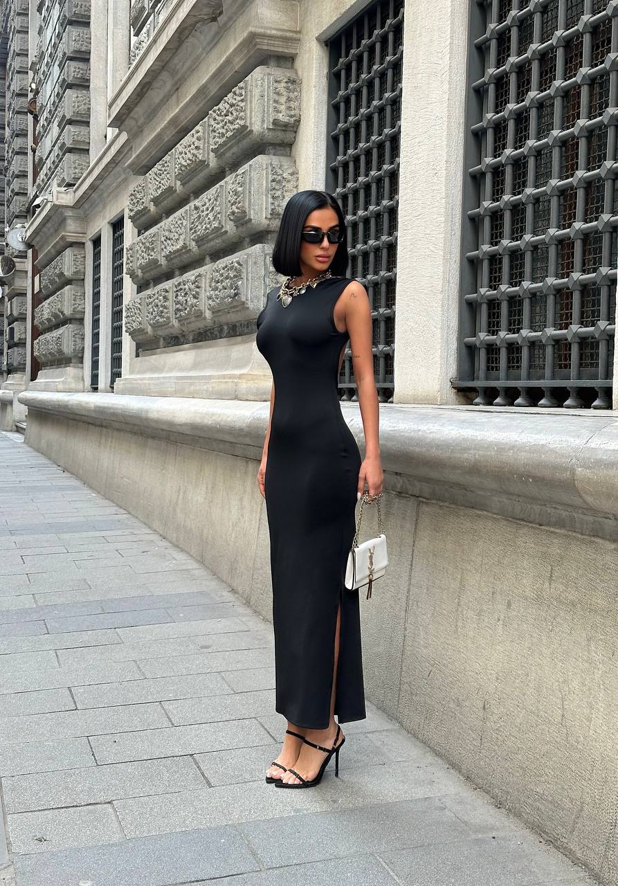 Sculpted Elegance Open-Back Maxi Dress - 1187