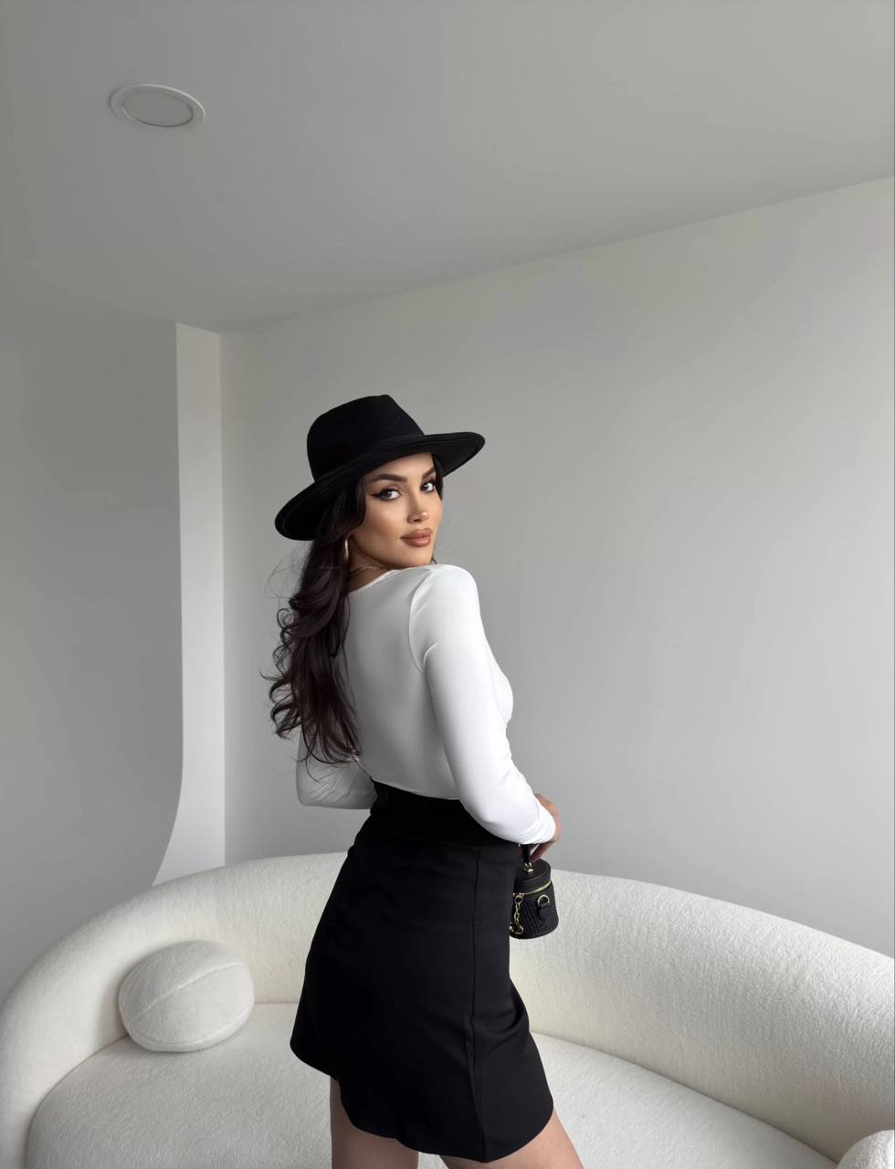 The Chic Slit Mini Skirt – 1170